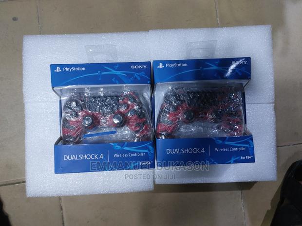 PS4 Game Controller · Photo 2