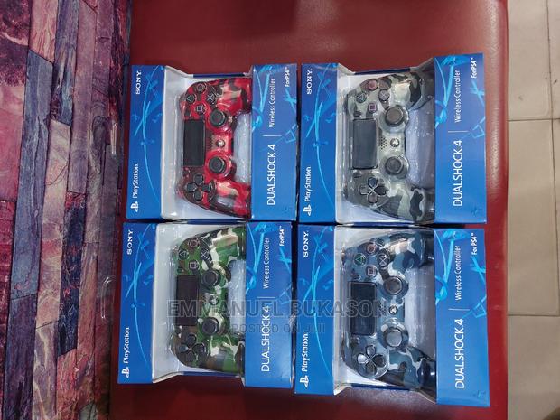 PS4 Game Controller · Photo 3