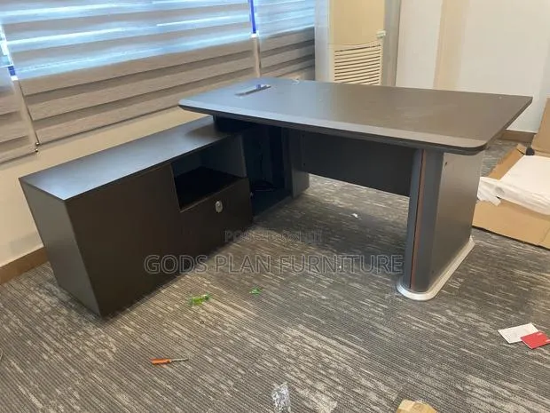 L Shaped Office Table · Photo 1