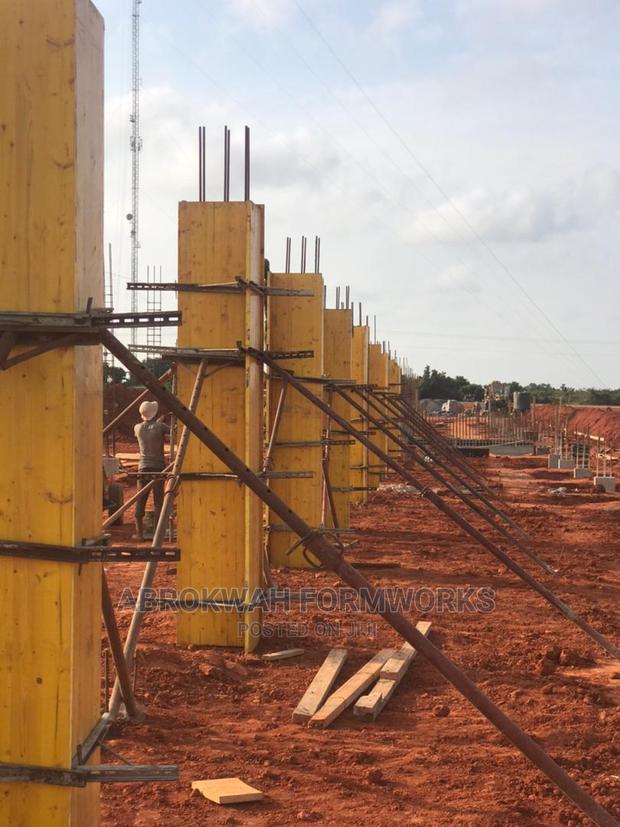 Pillars/Adjustable Moulds/Coulmns/Yellowboard/Formwork · Photo 1