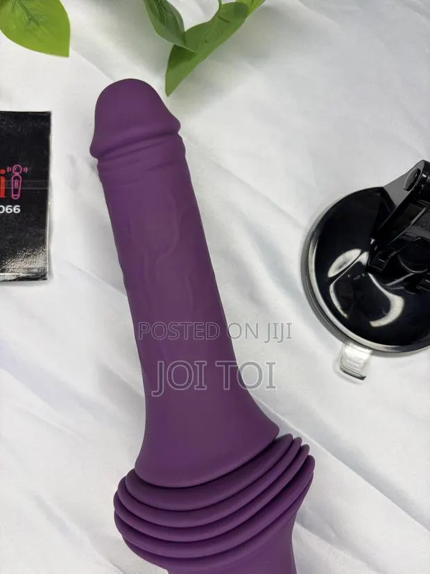 Thrusting Dildo With Solid Suction · Photo 1