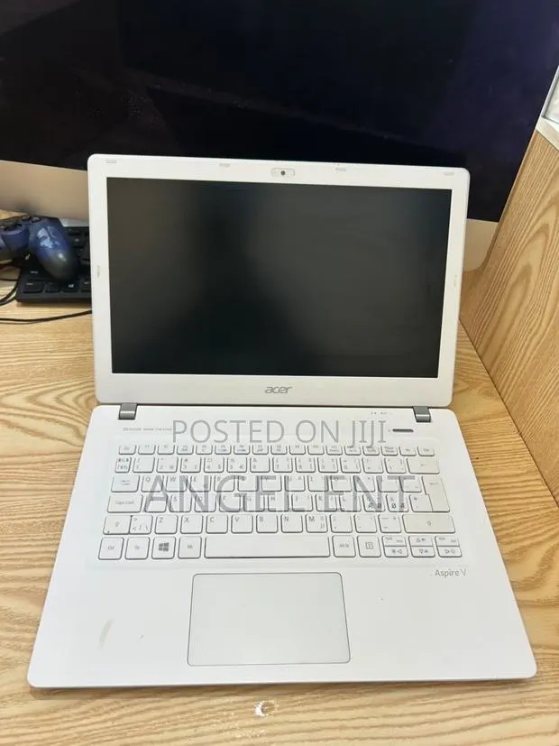 Laptop Acer Aspire V3-331 8GB Intel Celeron SSD 128GB · Photo 1