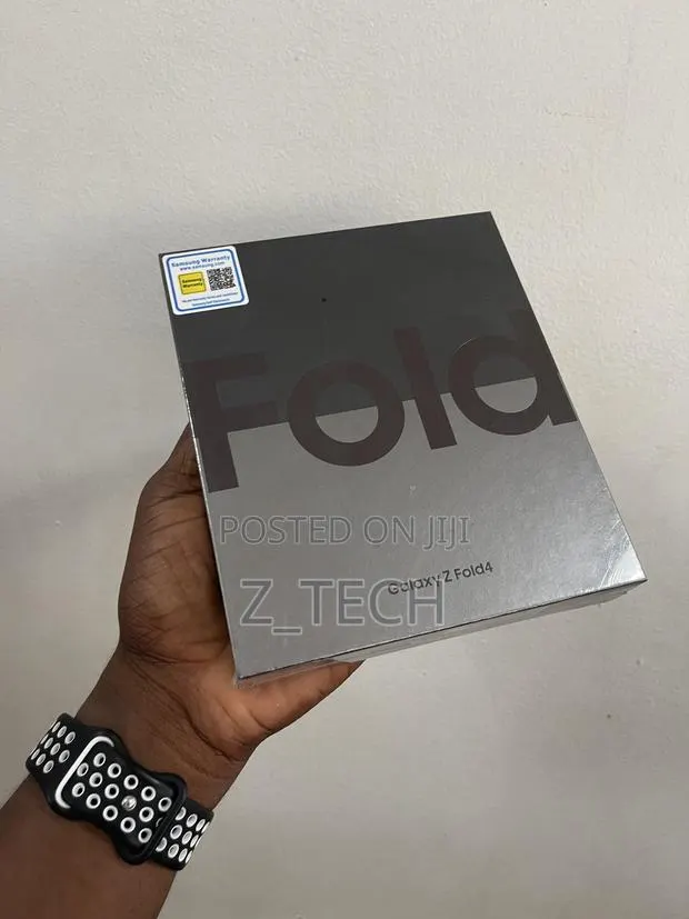 New Samsung Galaxy Z Fold4 256 GB Black · Photo 1