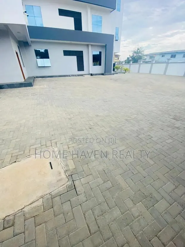 8 Office Rooms for Rent at Kanda Estate · Photo 1