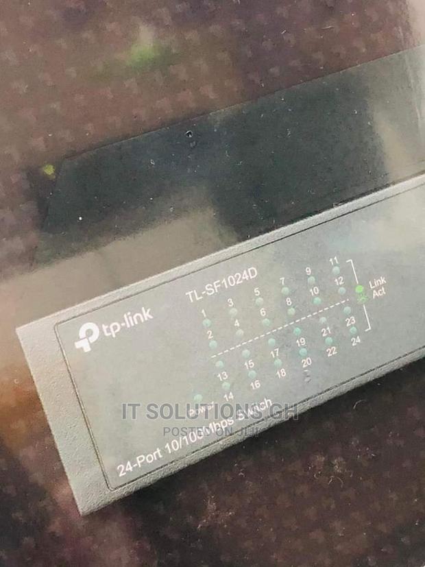 Tp-Link 24port 10/100 Switch · Photo 2