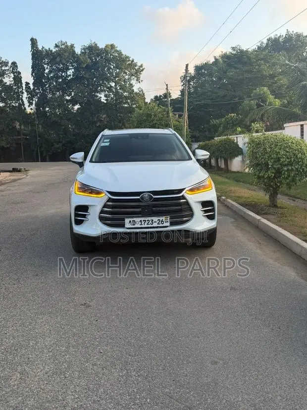 Cars and Busses Available for Rent at Affordable Prices. · Photo 3