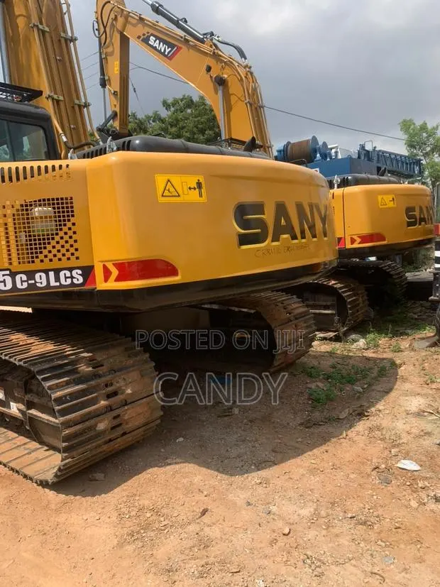 Excavators · Photo 1