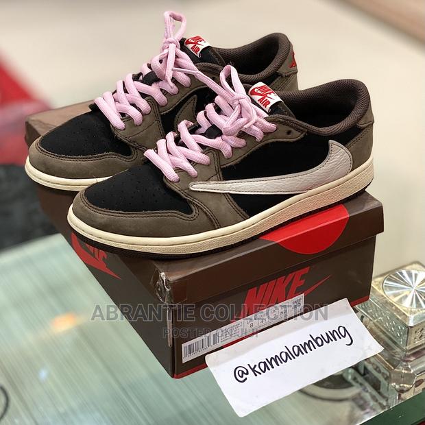 Travis Scott Air Jordan Low 1 · Photo 4