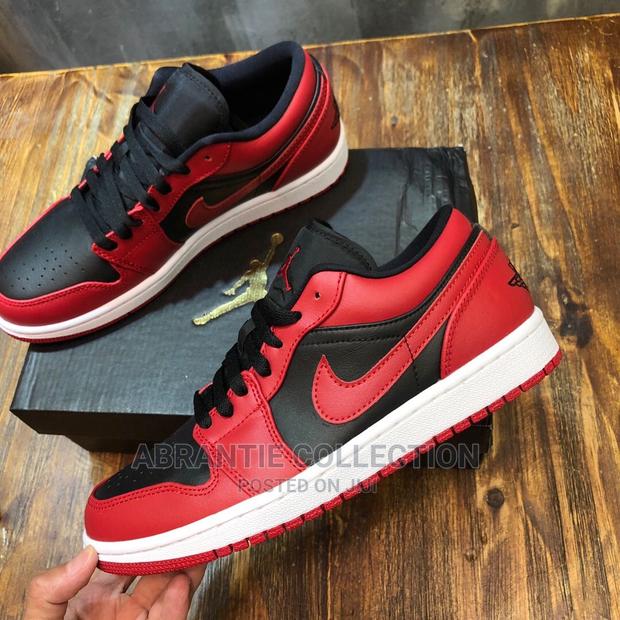 Air Jordan 1 Low Bred Reverse · Photo 3