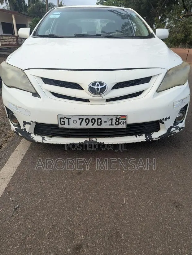 Toyota Corolla LE Special Edition 4dr Sedan (1.8L 4cyl 4A) 2013 White
