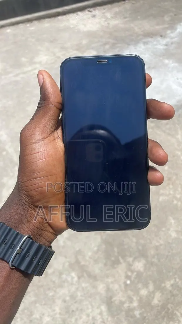 New Apple iPhone 12 64 GB Black · Photo 1