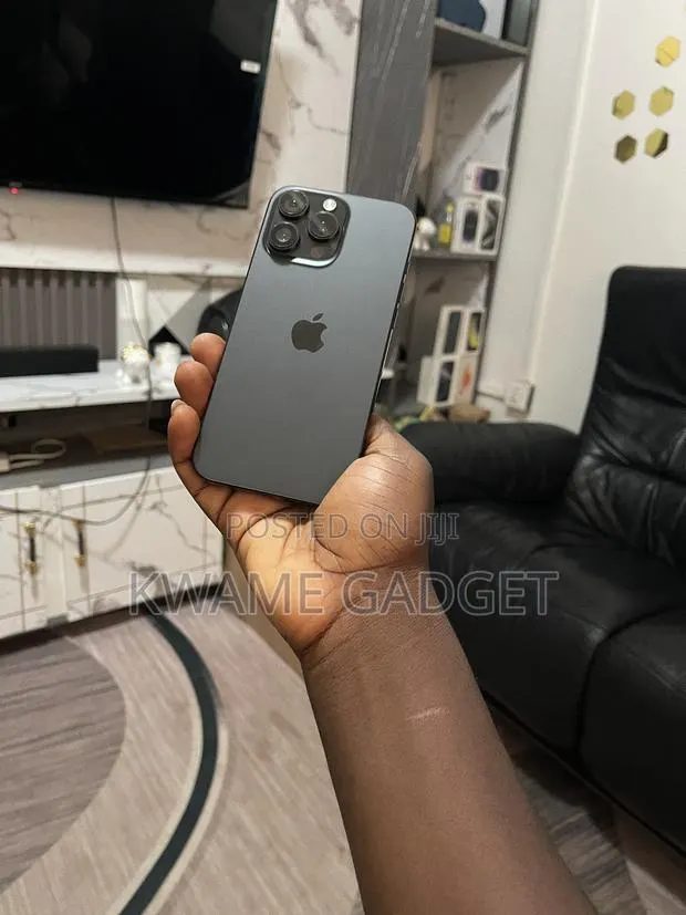Apple iPhone 16 Pro Max 256 GB Black · Photo 1