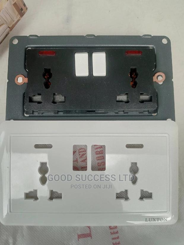 13A Double Socket (5in1box) · Photo 2
