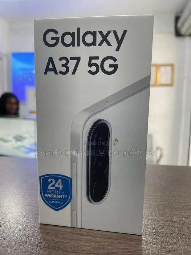 New Samsung Galaxy A37 256 GB White · Photo 1