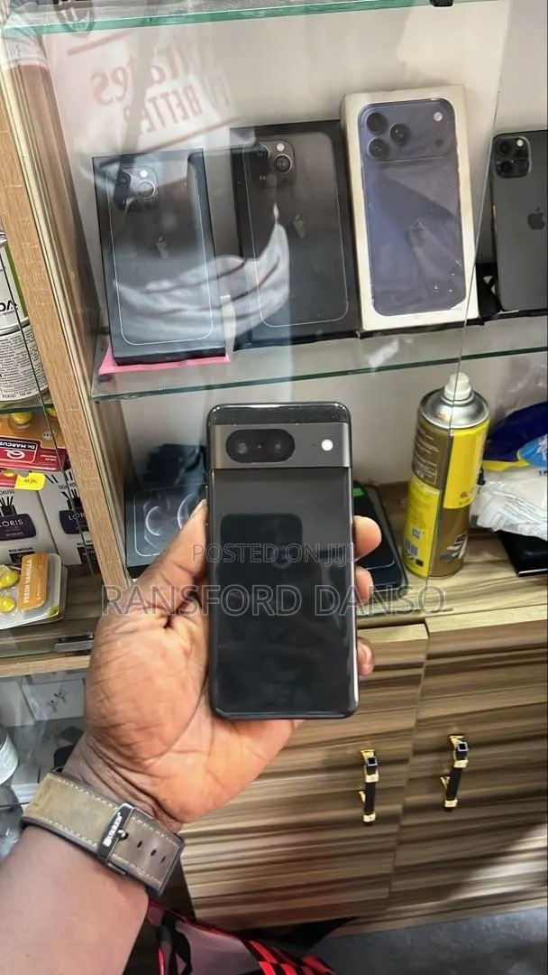 Google Pixel 8 128 GB Black · Photo 1