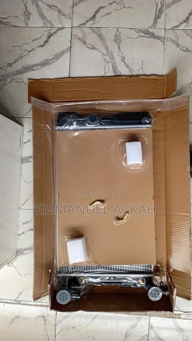 Toyota Corolla 2009 to 2018 Water Tank · Photo 1