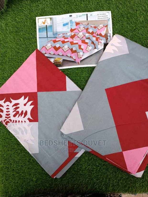 1 Queen Size Bedsheet and 2 Pillow Cases · Photo 1