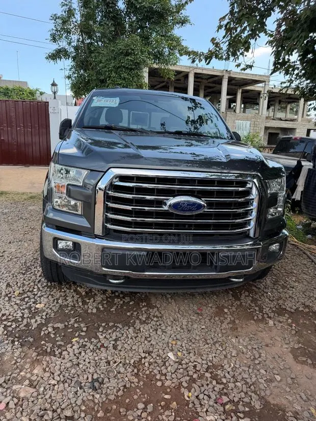 Ford F-150 Lariat 4x2 SuperCrew Cab Styleside 5.5 ft. box 145 in. WB · Photo 1