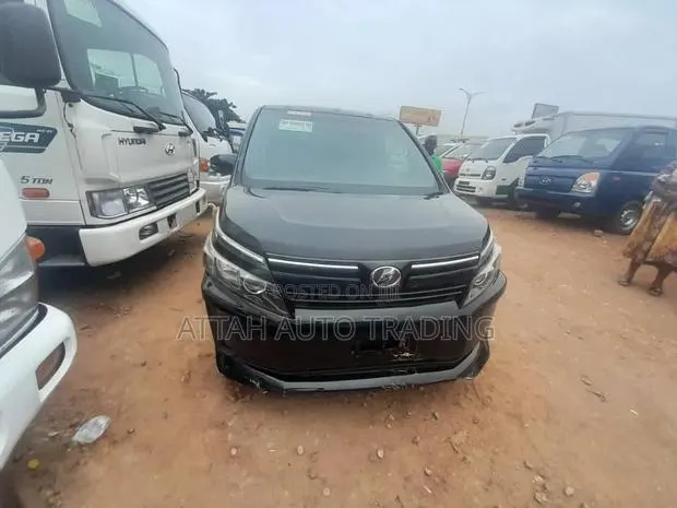 Toyota Voxy 2015 Black · Photo 1