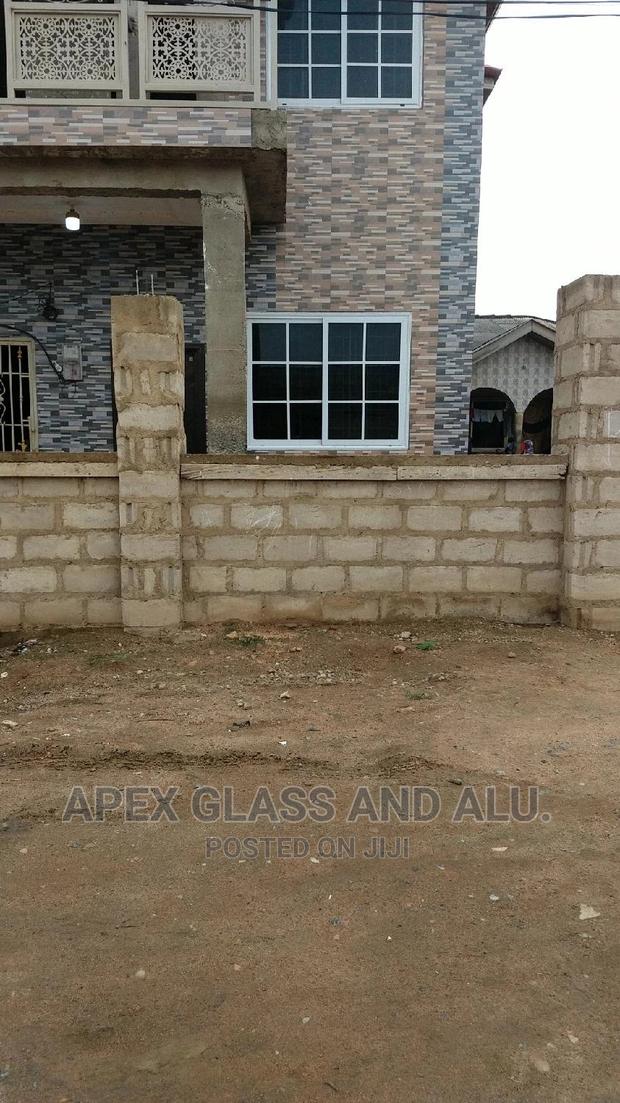 Aluminum Sliding Windows Gray Colour · Photo 2