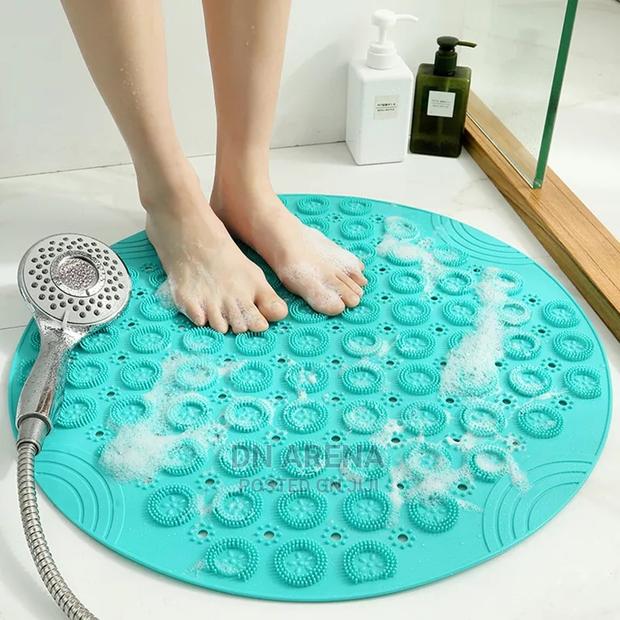 Non- Slip Bathroom Shower Mat · Photo 1