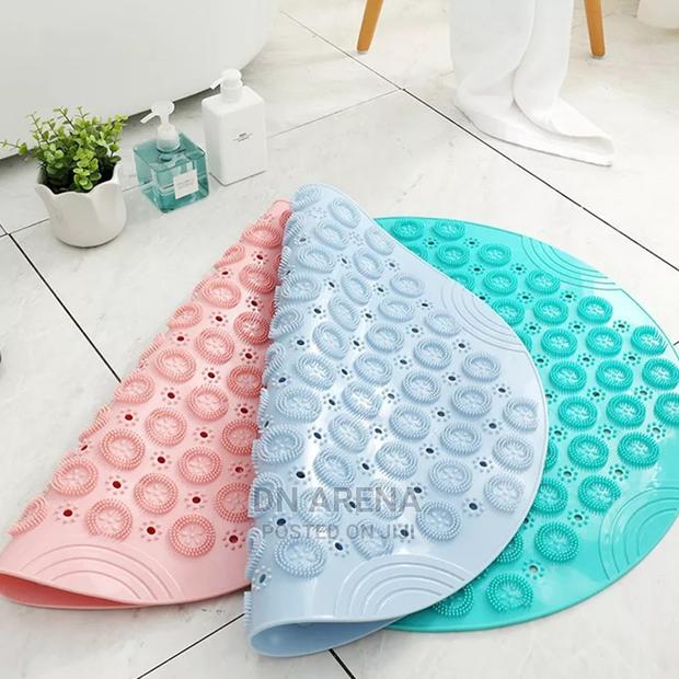Non- Slip Bathroom Shower Mat · Photo 5