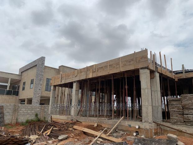 Pillars/Retaining Wall/Columns/Decking/Slabs/Scaffolds/Props · Photo 3
