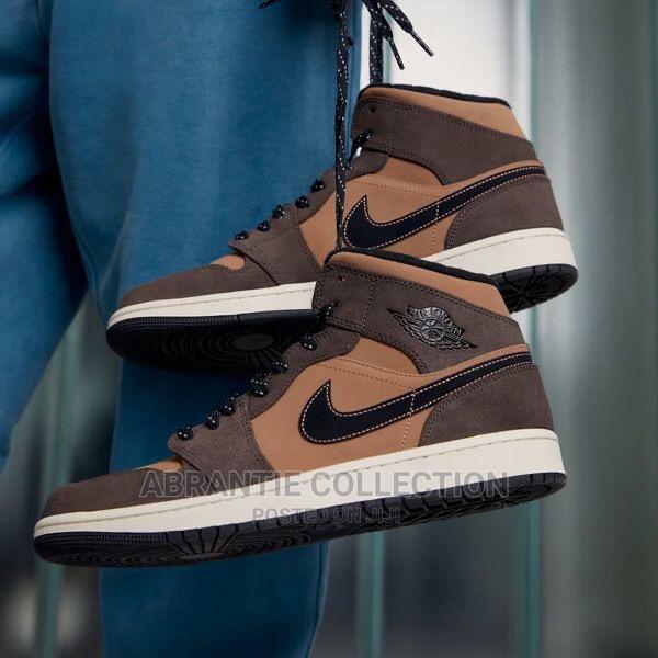 Nike Air Jordan 1 Mid SE Dark Chocolate · Photo 3