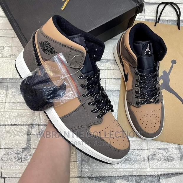 Nike Air Jordan 1 Mid SE Dark Chocolate · Photo 2