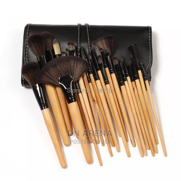 24 Piece Set Makeup Brush · Photo 3