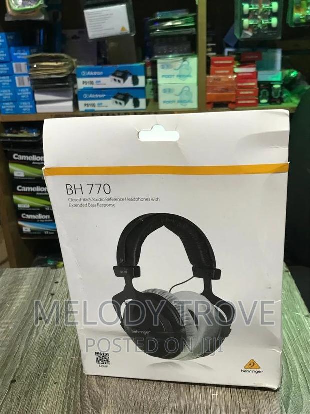 Behringer BH 770 Studio Headphones · Photo 1