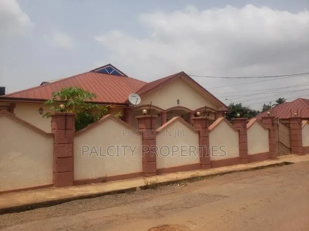 5bdrm House in Patasi Agric, Kumasi Metropolitan for sale · Photo 1