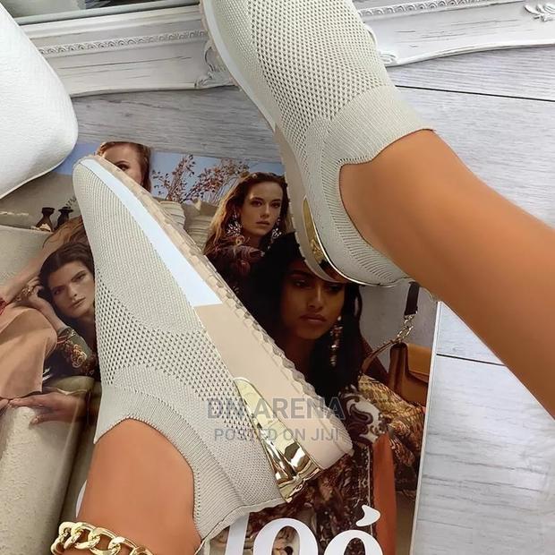 Women Air Mesh Sneakers · Photo 2