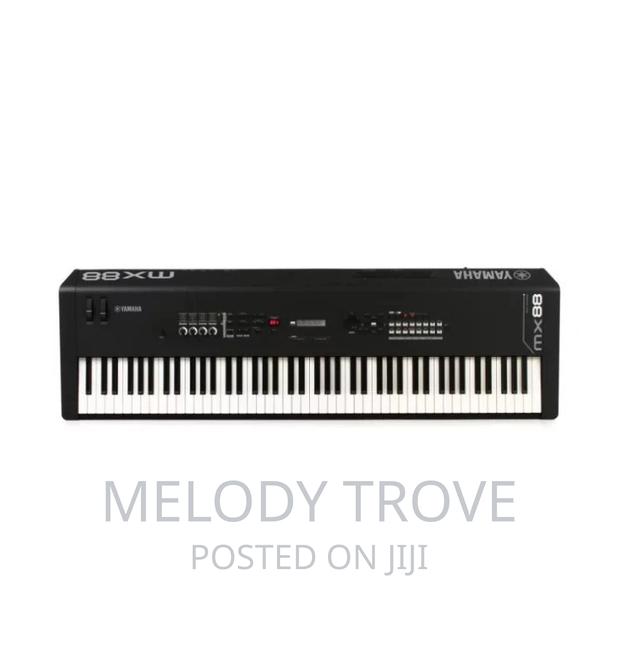 Yamaha MX88 Keyboard · Photo 3