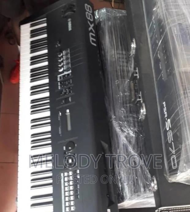 Yamaha MX88 Keyboard · Photo 1