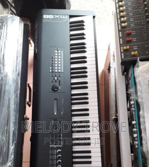 Yamaha MX88 Keyboard · Photo 4