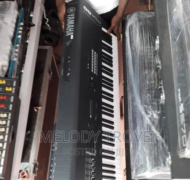 Yamaha MX88 Keyboard · Photo 5
