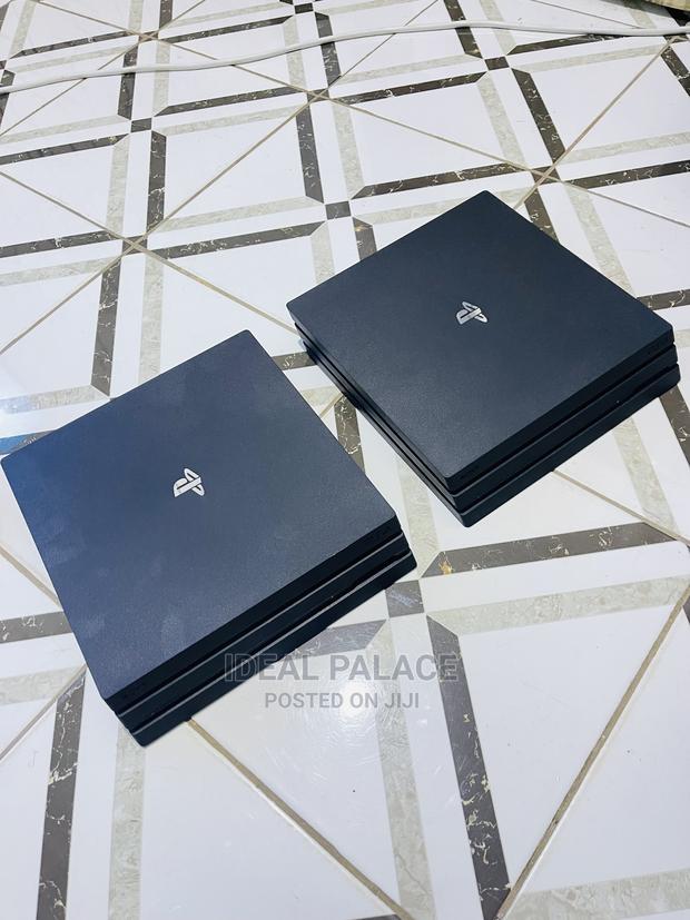 UK Used PS4 Pro · Photo 2