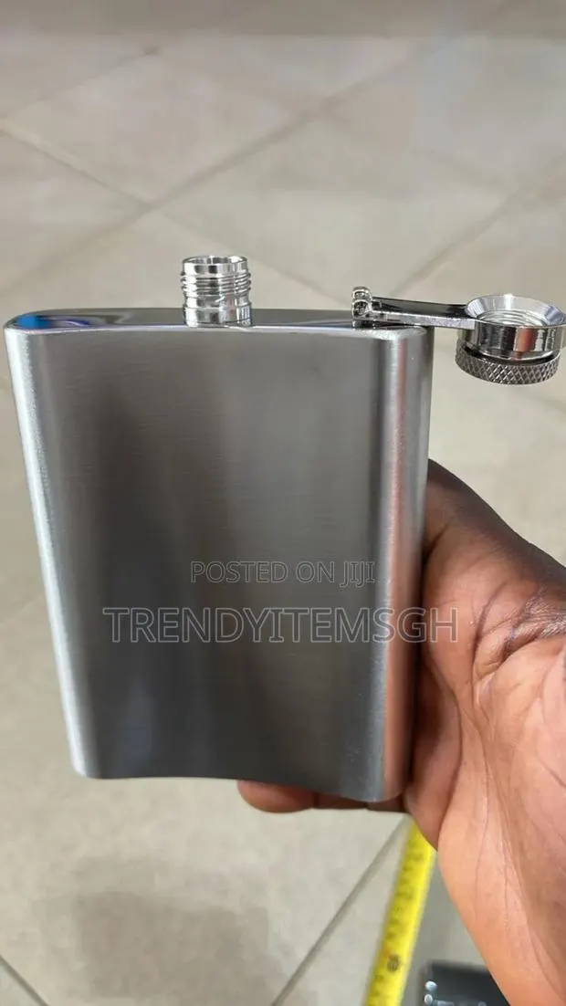 8oz Stainless Silver Hip Flask · Photo 1