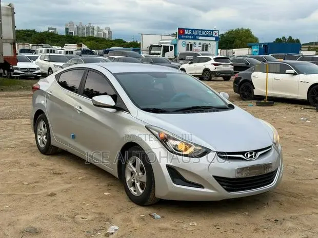 Hyundai Avante 2014 Silver · Photo 1