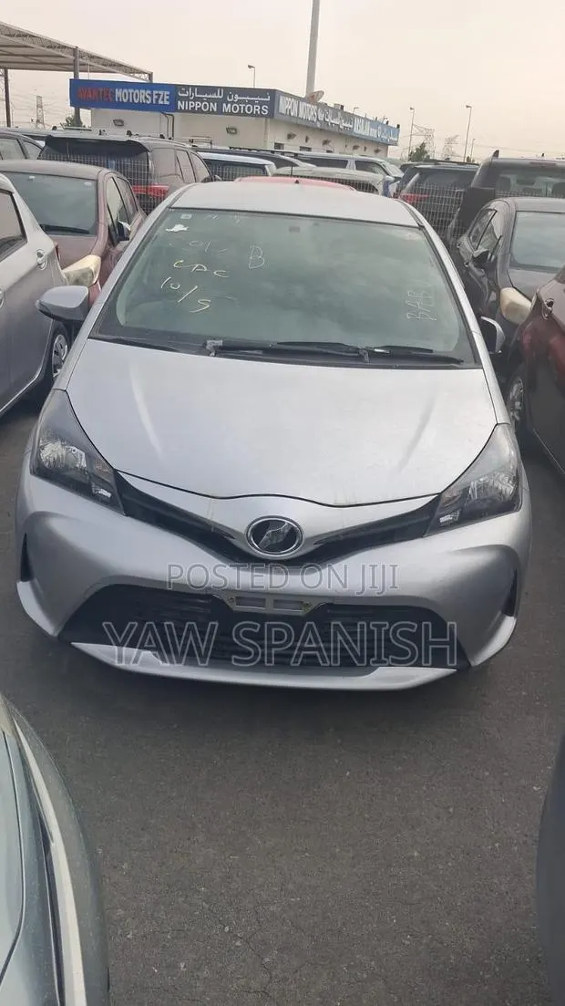 Toyota Vitz 1.3 AWD 5dr 2015 Silver · Photo 1