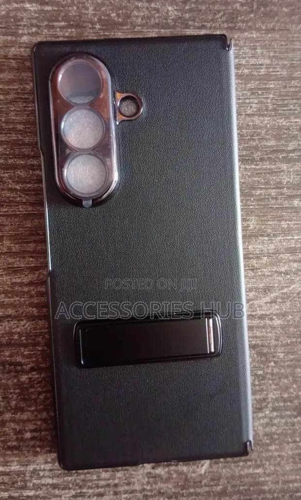 Z Fold 8 Ultra Leather Case · Photo 1