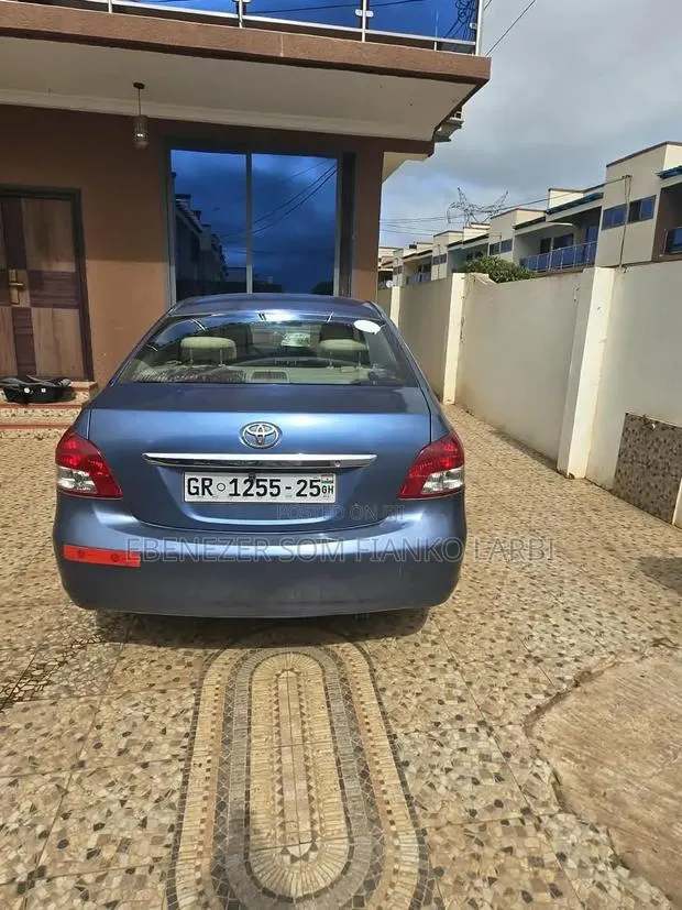 Toyota Belta 2012 Blue · Photo 1