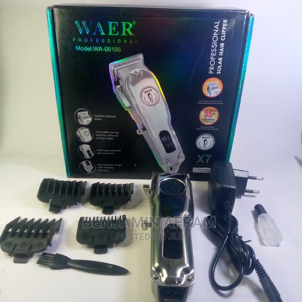 Rechargeable Digital Barbering Machine · Photo 2