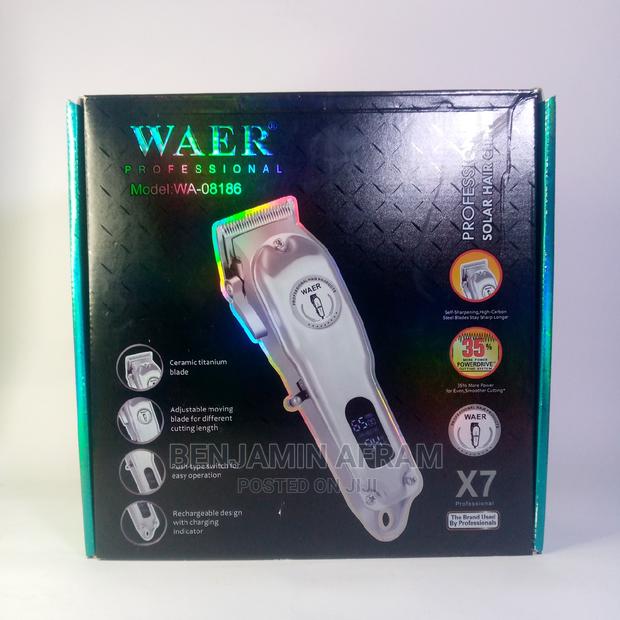Rechargeable Digital Barbering Machine · Photo 4