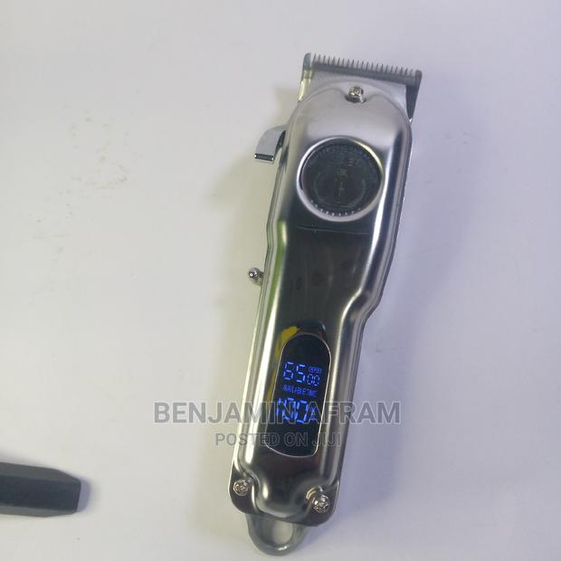Rechargeable Digital Barbering Machine · Photo 8
