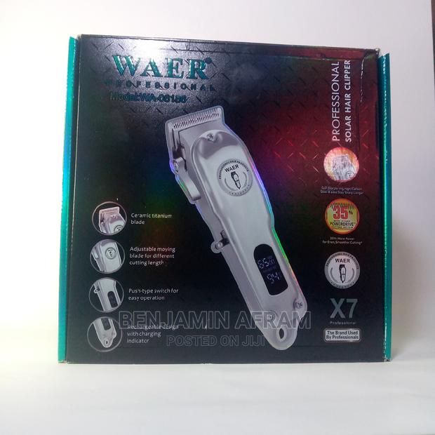 Rechargeable Digital Barbering Machine · Photo 6