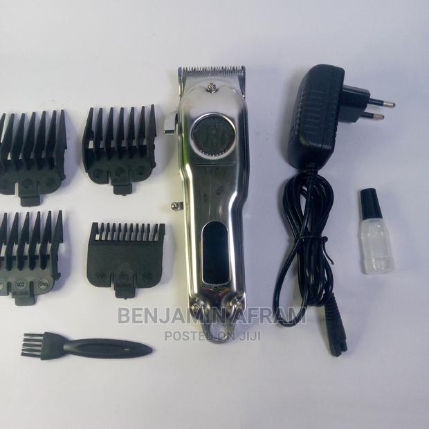Rechargeable Digital Barbering Machine · Photo 7