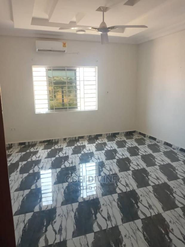 Exe 2-Bedrooms Apartment Dansoman · Photo 1