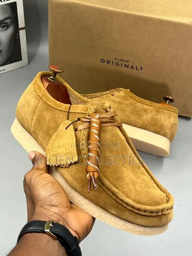 Original Clarks Yellowish and Cream · Photo 1